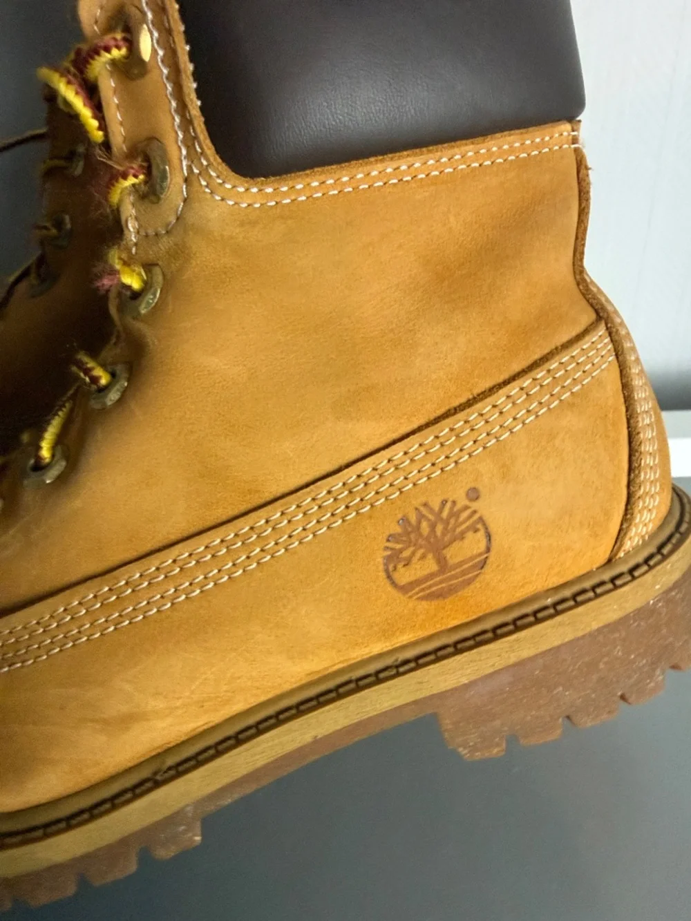 Timberland Wheat Nubuck Lace-Up Boots with Dark Collar 4 M Kids